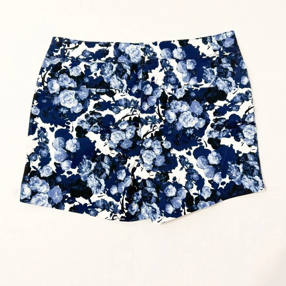 The Limited NWOT Sz 14 Blue Multi Flat Front Short